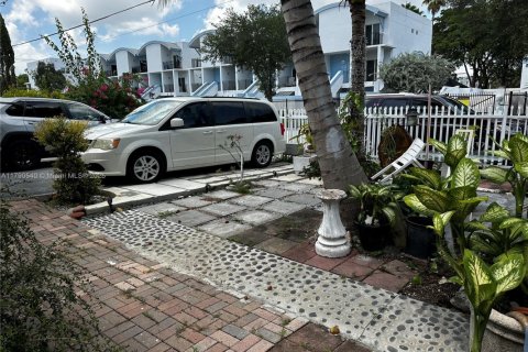 Villa ou maison à vendre à Miami, Floride: 4 chambres, 133.78 m2 № 2018920 - photo 4