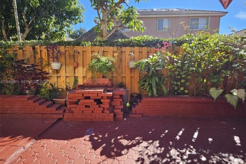 House in Davie, Florida 3 bedrooms, 155.24 sq.m. № 2046300 - photo 26