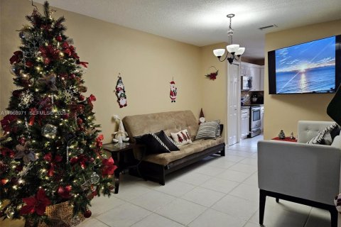 House in Davie, Florida 3 bedrooms, 155.24 sq.m. № 2046300 - photo 3