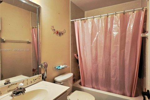 House in Davie, Florida 3 bedrooms, 155.24 sq.m. № 2046300 - photo 20