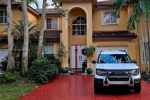 House in Davie, Florida 3 bedrooms, 155.24 sq.m. № 2046300