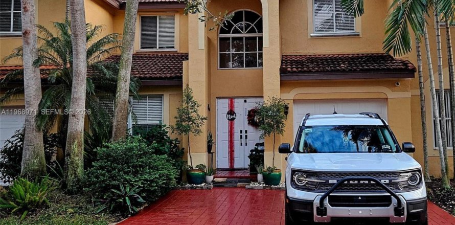 House in Davie, Florida 3 bedrooms, 155.24 sq.m. № 2046300