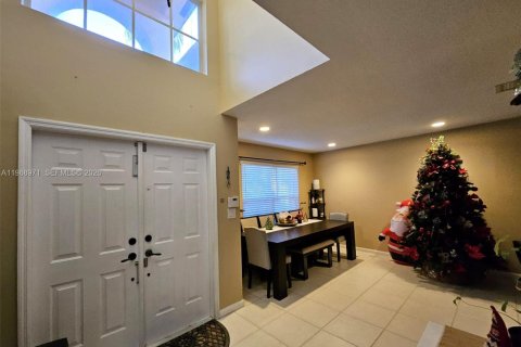 House in Davie, Florida 3 bedrooms, 155.24 sq.m. № 2046300 - photo 2