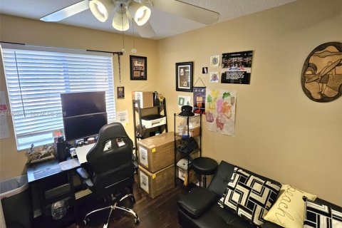 House in Davie, Florida 3 bedrooms, 155.24 sq.m. № 2046300 - photo 16