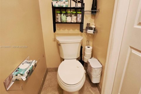 House in Davie, Florida 3 bedrooms, 155.24 sq.m. № 2046300 - photo 11