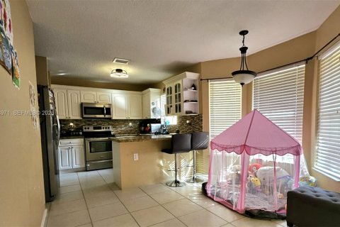 House in Davie, Florida 3 bedrooms, 155.24 sq.m. № 2046300 - photo 9