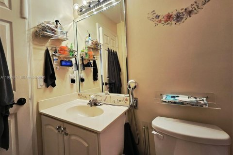 House in Davie, Florida 3 bedrooms, 155.24 sq.m. № 2046300 - photo 19