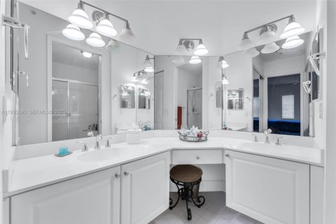 Купить кондоминиум в Помпано-Бич, Флорида 2 спальни, 106.47м2, № 1989456 - фото 12