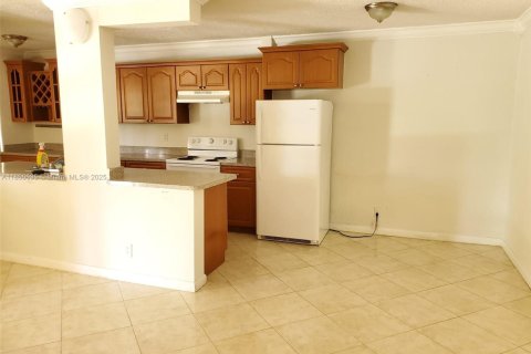 Condo in Hallandale Beach, Florida, 1 bedroom  № 1856849 - photo 14