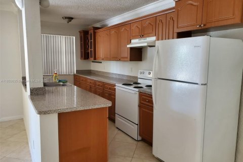 Condo in Hallandale Beach, Florida, 1 bedroom  № 1856849 - photo 1