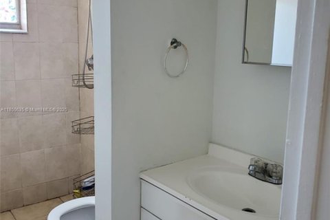 Condo in Hallandale Beach, Florida, 1 bedroom  № 1856849 - photo 10