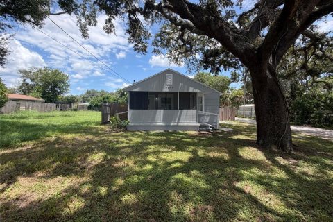House in Tampa, Florida 3 bedrooms, 81.01 sq.m. № 2323063