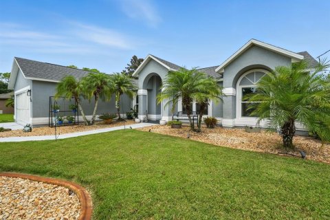House in Palm Coast, Florida 3 bedrooms, 147.44 sq.m. № 1904060 - photo 1