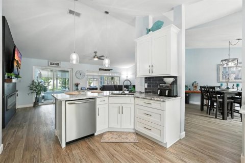 House in Palm Coast, Florida 3 bedrooms, 147.44 sq.m. № 1904060 - photo 7