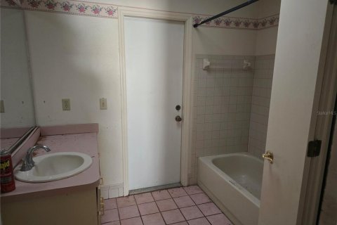 House in Weeki Wachee, Florida 4 bedrooms, 207.64 sq.m. № 1518795 - photo 20