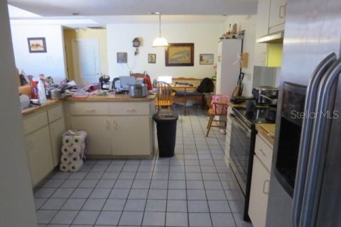 House in Weeki Wachee, Florida 4 bedrooms, 207.64 sq.m. № 1518795 - photo 11