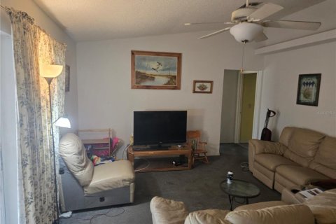 House in Weeki Wachee, Florida 4 bedrooms, 207.64 sq.m. № 1518795 - photo 9
