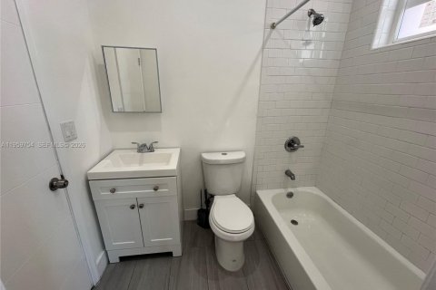 Apartamento en alquiler en Miami, Florida, 2 dormitorios № 2019980 - foto 6