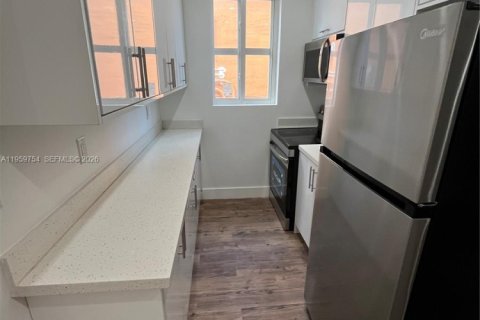 Apartamento en alquiler en Miami, Florida, 2 dormitorios № 2019980 - foto 5