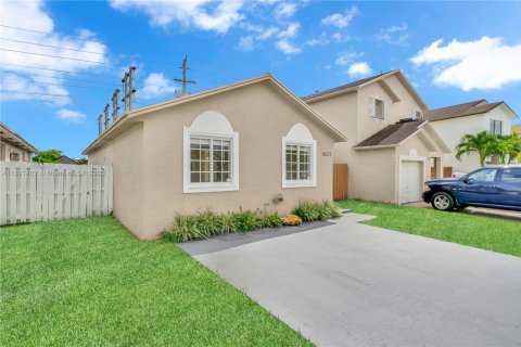 House in Miami, Florida 3 bedrooms, 116.31 sq.m. № 1943700 - photo 3