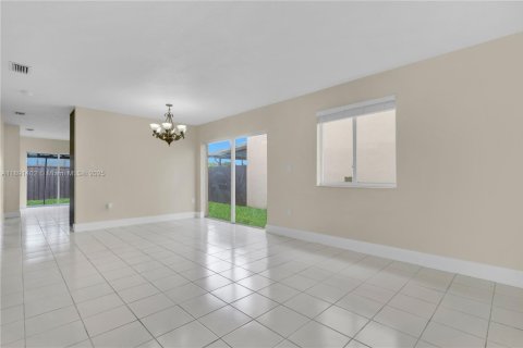 House in Miami, Florida 3 bedrooms, 116.31 sq.m. № 1943700 - photo 11