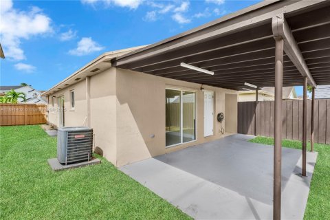 House in Miami, Florida 3 bedrooms, 116.31 sq.m. № 1943700 - photo 29