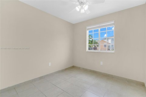 House in Miami, Florida 3 bedrooms, 116.31 sq.m. № 1943700 - photo 16