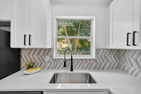 Casa en venta en Spring Hill, Florida, 2 dormitorios, 81.2 m2 № 1903646 - foto 3