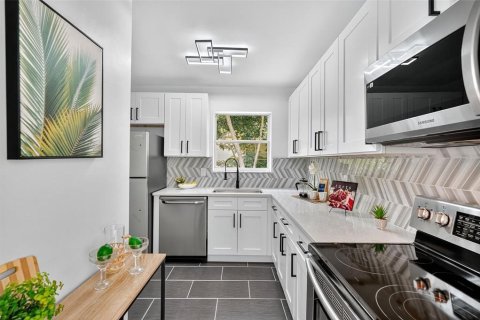 Casa en venta en Spring Hill, Florida, 2 dormitorios, 81.2 m2 № 1903646 - foto 4