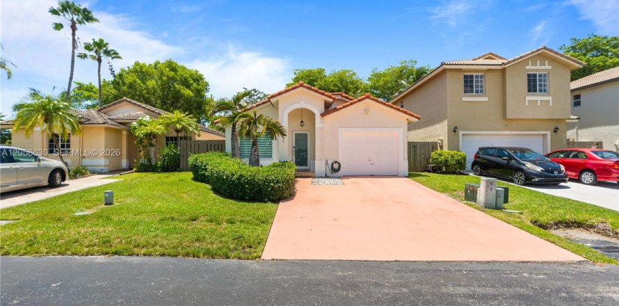 Villa ou maison à Cutler Bay, Floride 3 chambres, 129.51 m2 № 2168174