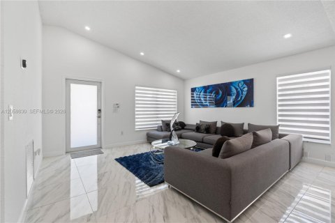 Villa ou maison à louer à Cutler Bay, Floride: 3 chambres, 129.51 m2 № 2168174 - photo 10