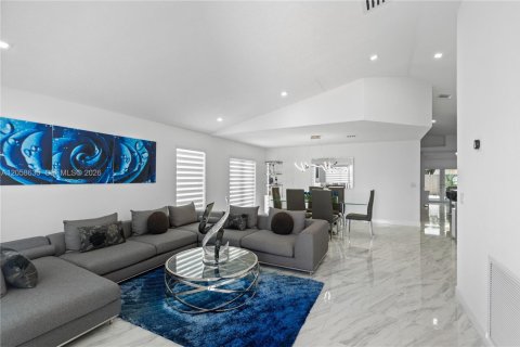 Villa ou maison à louer à Cutler Bay, Floride: 3 chambres, 129.51 m2 № 2168174 - photo 5