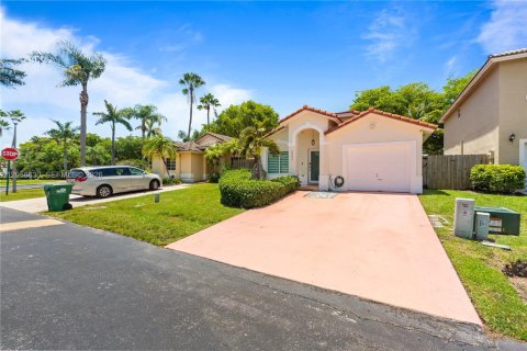 Villa ou maison à louer à Cutler Bay, Floride: 3 chambres, 129.51 m2 № 2168174 - photo 2