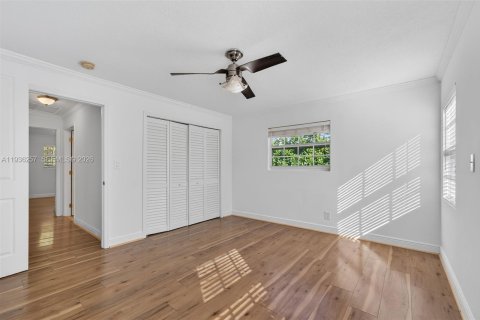 Villa ou maison à vendre à Hollywood, Floride: 2 chambres, 107.4 m2 № 1996643 - photo 18