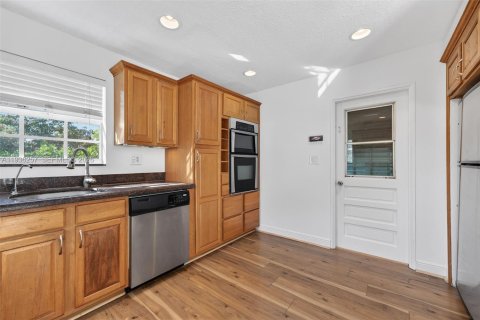 Villa ou maison à vendre à Hollywood, Floride: 2 chambres, 107.4 m2 № 1996643 - photo 9