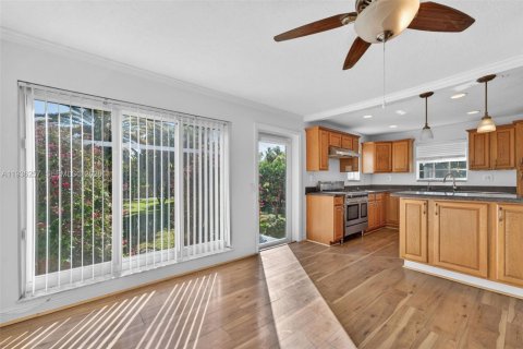 Villa ou maison à vendre à Hollywood, Floride: 2 chambres, 107.4 m2 № 1996643 - photo 10