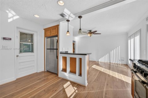 Villa ou maison à vendre à Hollywood, Floride: 2 chambres, 107.4 m2 № 1996643 - photo 11