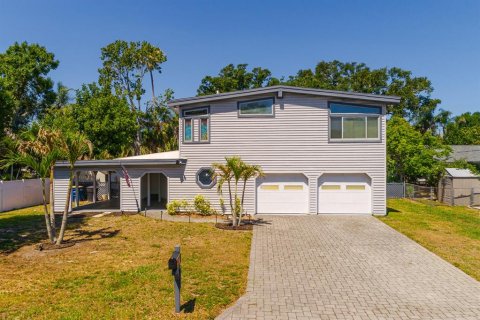 House in Clearwater, Florida 4 bedrooms, 244.89 sq.m. № 2356428