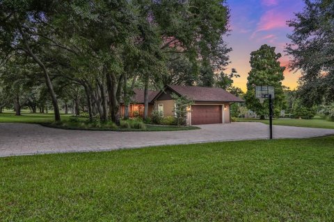 House in Auburndale, Florida 3 bedrooms, 326.92 sq.m. № 1626423 - photo 4