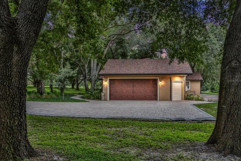 House in Auburndale, Florida 3 bedrooms, 326.92 sq.m. № 1626423 - photo 6