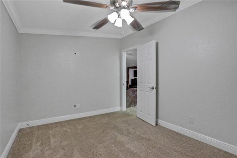 House in Auburndale, Florida 3 bedrooms, 326.92 sq.m. № 1626423 - photo 16