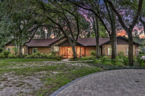 House in Auburndale, Florida 3 bedrooms, 326.92 sq.m. № 1626423 - photo 2