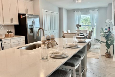 Copropriété à louer à Lakewood Ranch, Floride: 2 chambres, 126.9 m2 № 2313182 - photo 2