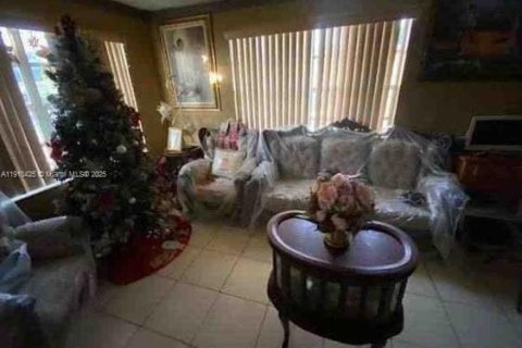 Casa en venta en West Park, Florida, 3 dormitorios, 106.65 m2 № 2054718 - foto 2