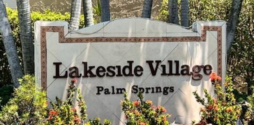 Condo in Palm Springs, Florida, 1 bedroom  № 578529