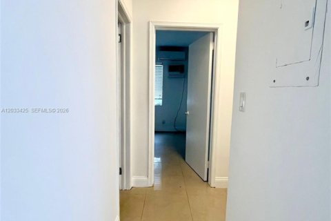 Casa en alquiler en Hollywood, Florida, 1 dormitorio № 2077995 - foto 6