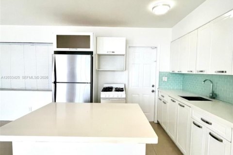 Casa en alquiler en Hollywood, Florida, 1 dormitorio № 2077995 - foto 5