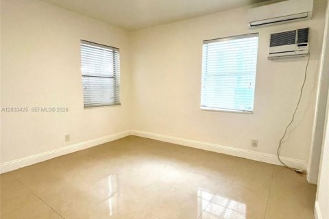 Casa en alquiler en Hollywood, Florida, 1 dormitorio № 2077995 - foto 8