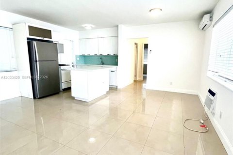Casa en alquiler en Hollywood, Florida, 1 dormitorio № 2077995 - foto 3