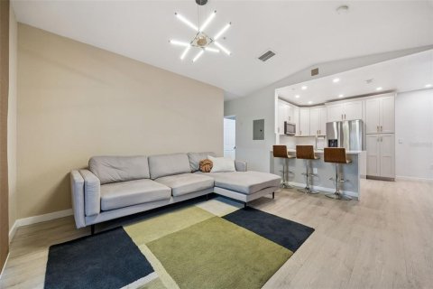 Condo in Orlando, Florida, 2 bedrooms № 2122503 - photo 6